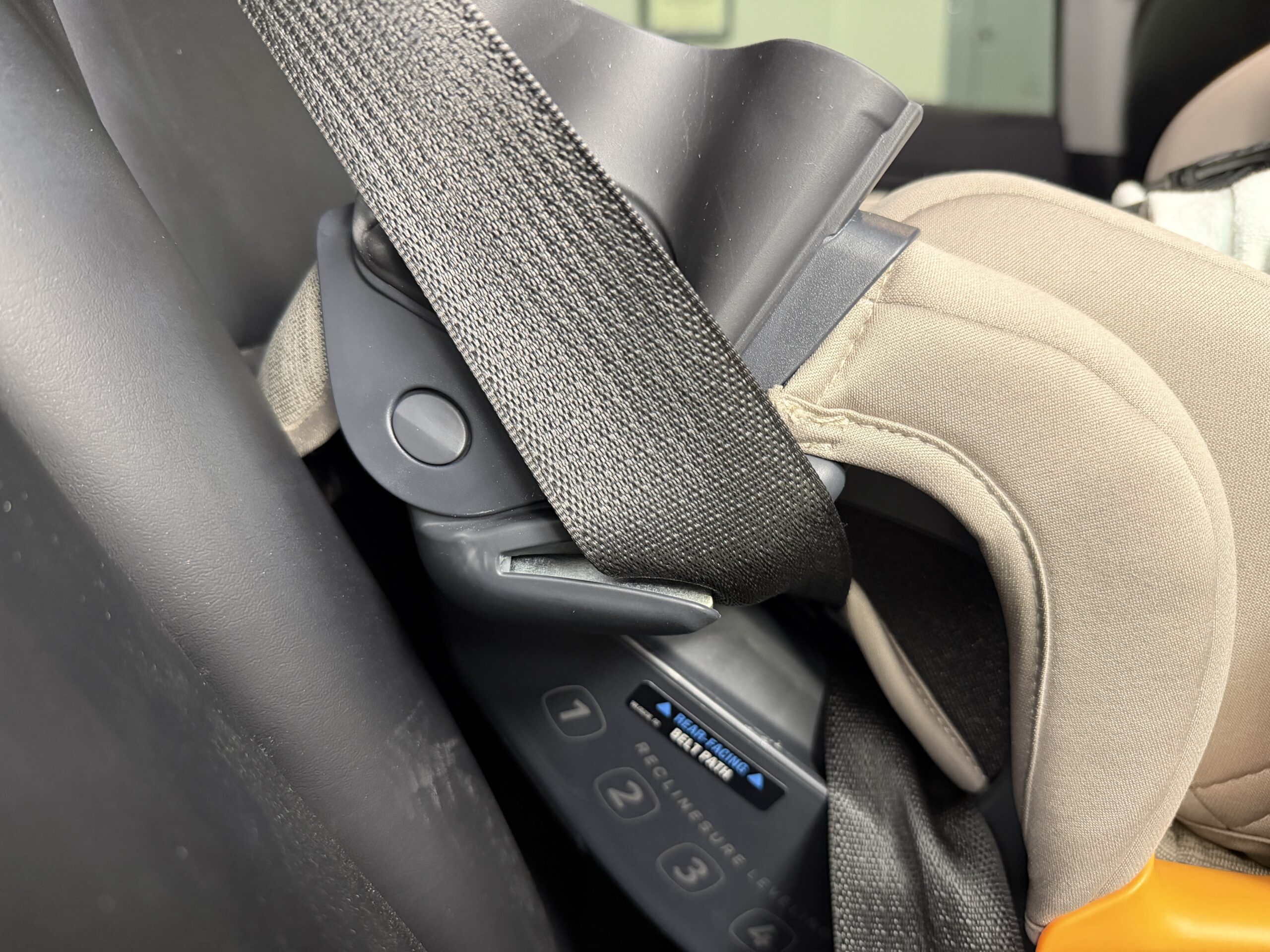 Seat belt lockoff